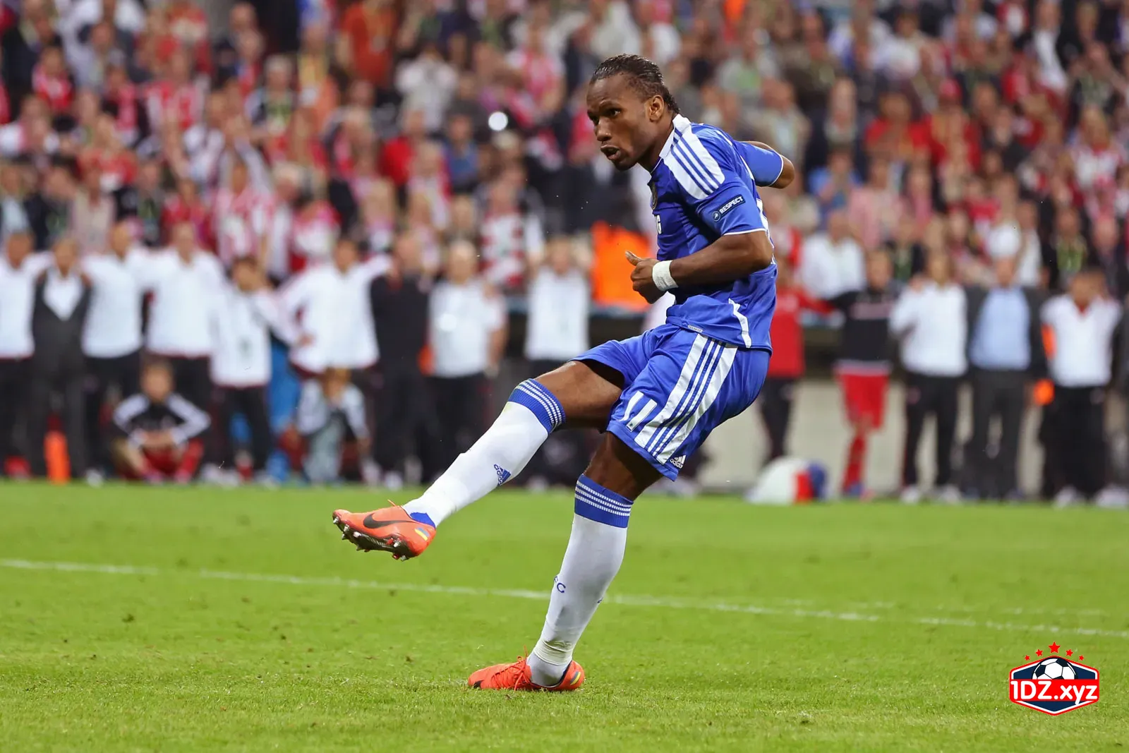 Didier Drogba: Cầu thủ ghi bàn nhiều nhất Chelsea (157 bàn)