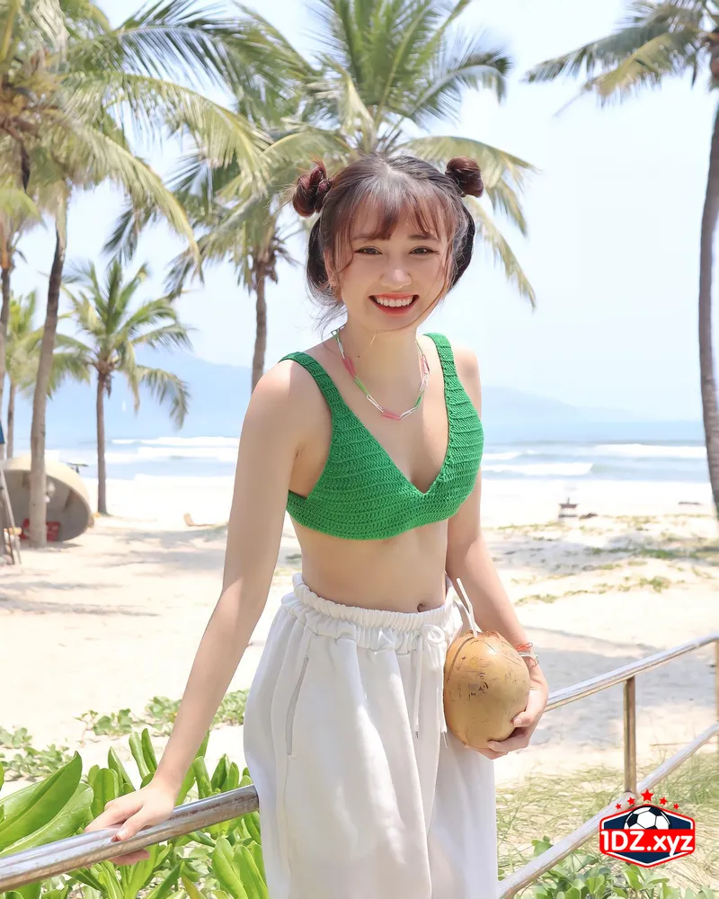 Vũ Thị Khánh Huyền bikini